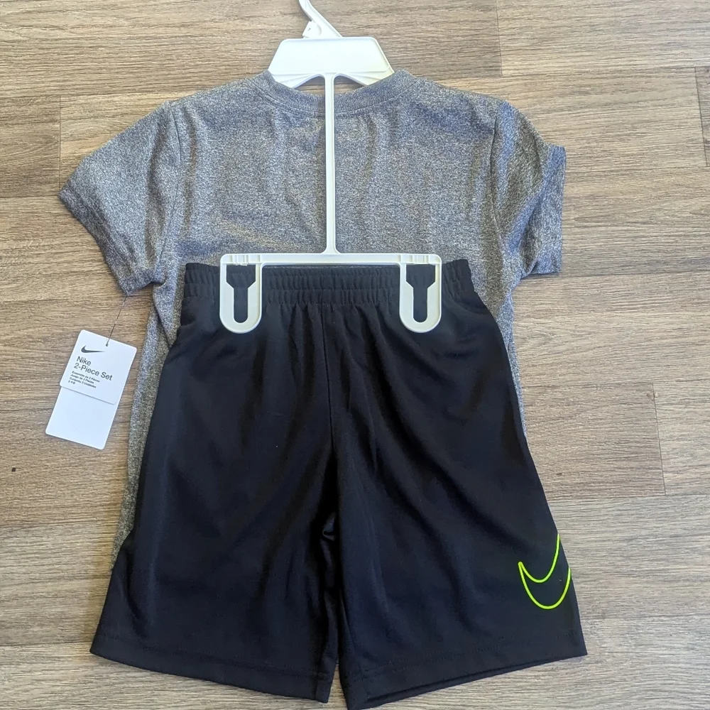 NWT Nike Boys' Matching 2 Piece Short Sleeve Shirt Set Size 7 - Picture 3 of 3